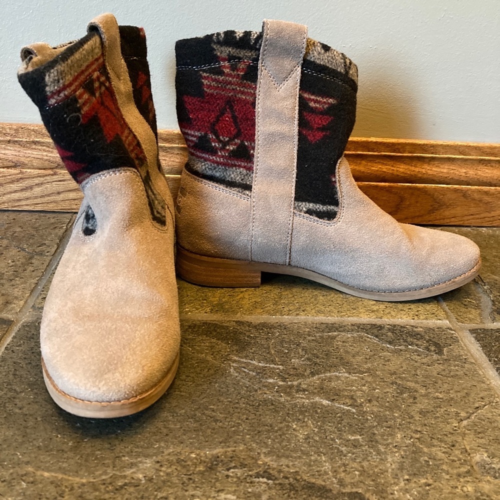 Toms Suede Boots